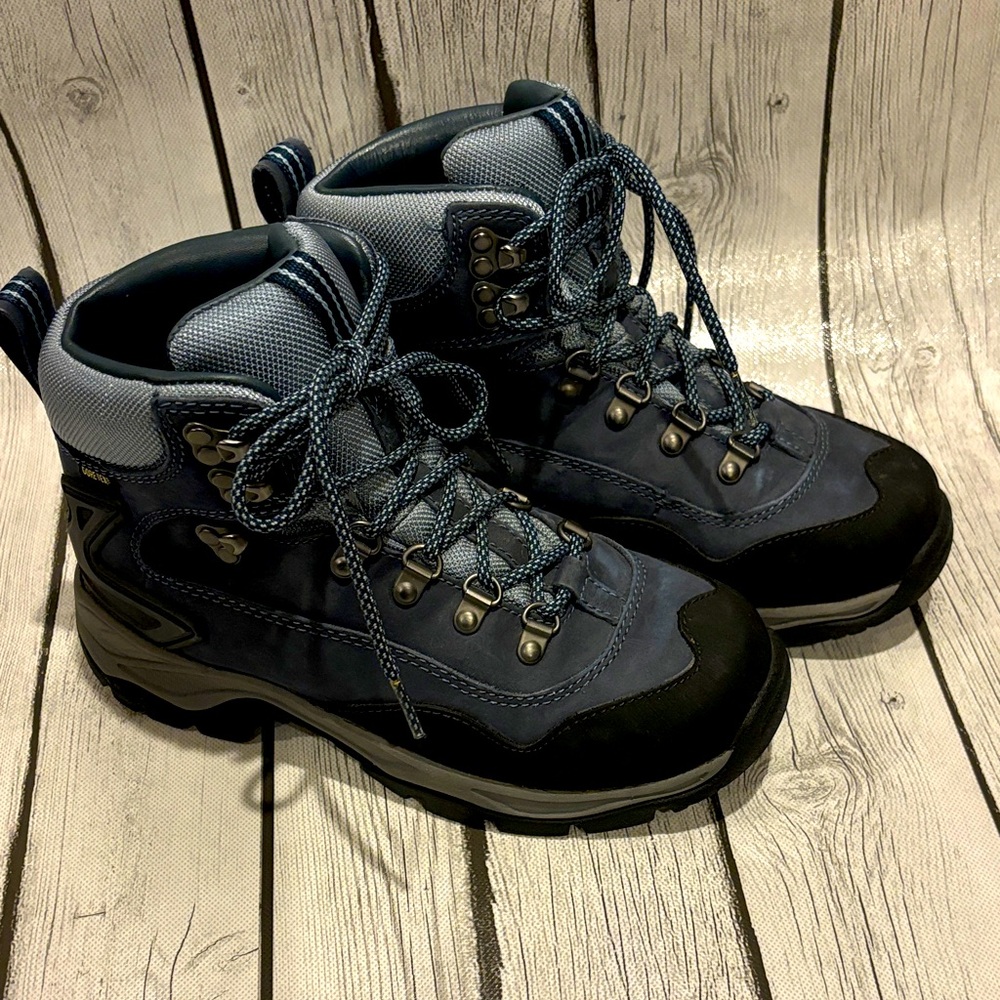 LL Bean Goretex women size 7 navy blue hiking boots
